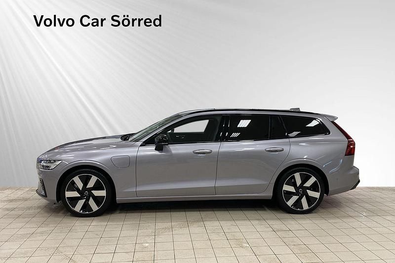 Begagnad Volvo V60 350 HK (257 kW) 2025 Silver Kombi