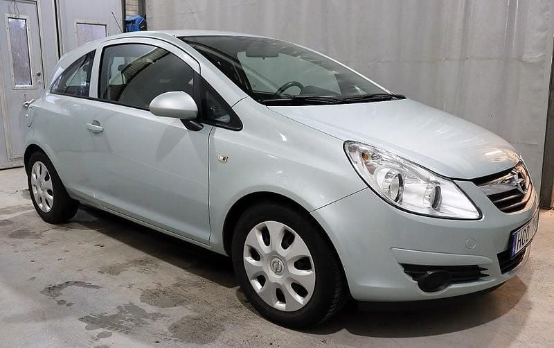 Begagnad Opel Corsa 75 HK (55 kW) 2008 Grå Halvkombi