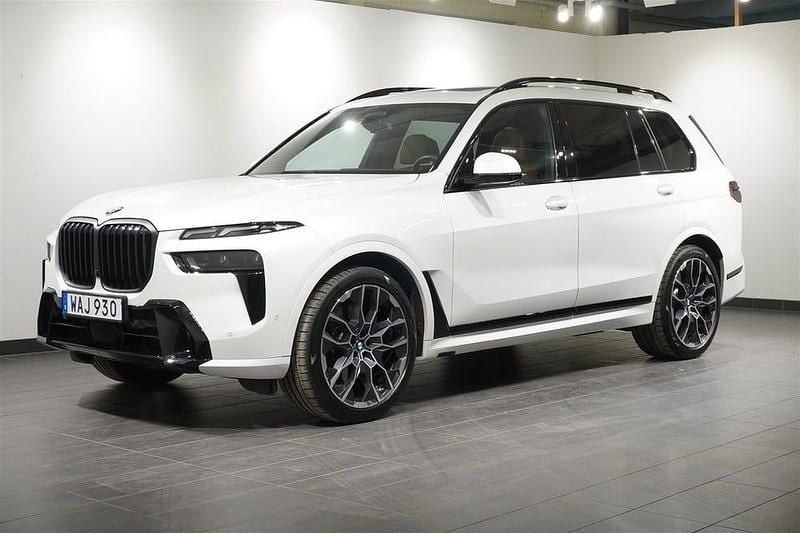 Vit Begagnad 2023 BMW X7 M Sport SUV | 899 800 kr (Bra pris) - Bild 1/4