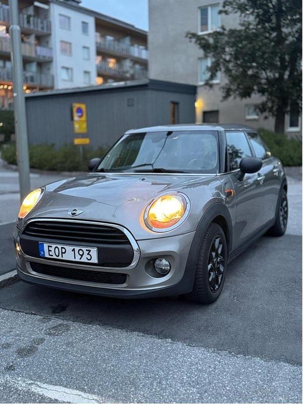 Grå Begagnad 2017 Mini ONE Salt Halvkombi | 80 000 kr (Dyr) - Bild 1/4