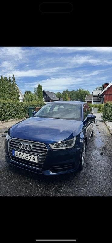 Blå Begagnad 2017 Audi A1 Sportback Halvkombi | 135 000 kr (Marknadspris) - Bild 1/4