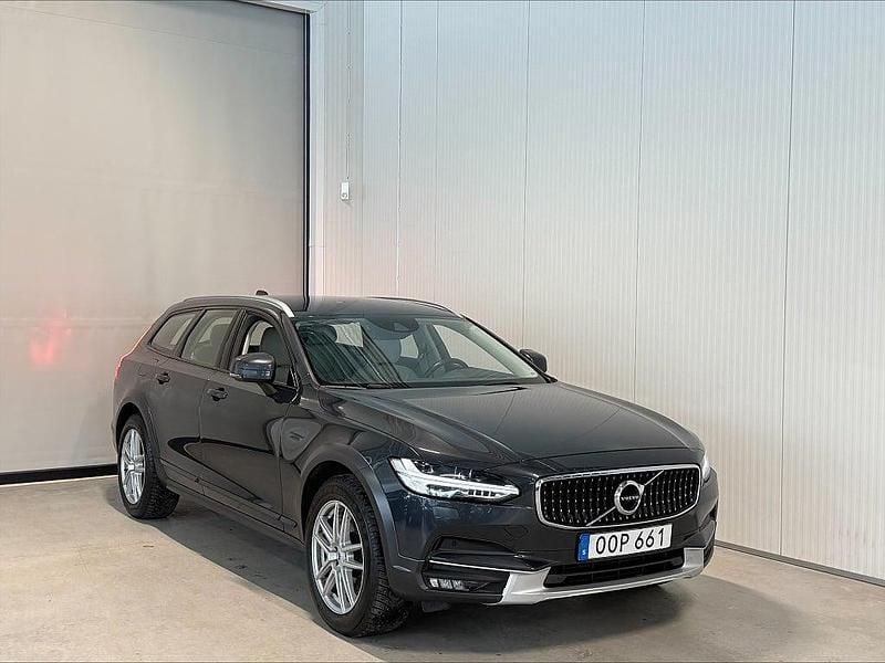 Begagnad Volvo V90 CC Momentum 190 HK (139 kW) 2018 Grå Kombi