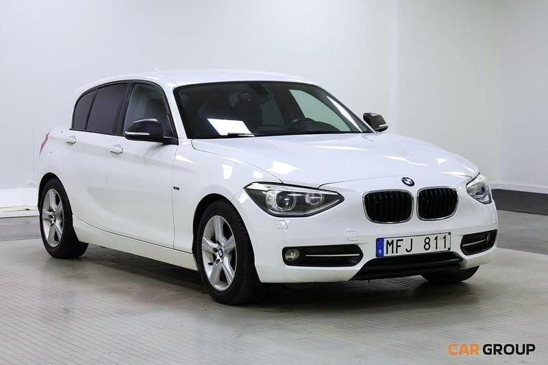 Begagnad BMW 118 Sport Line 143 HK (105 kW) 2012 Vit Halvkombi