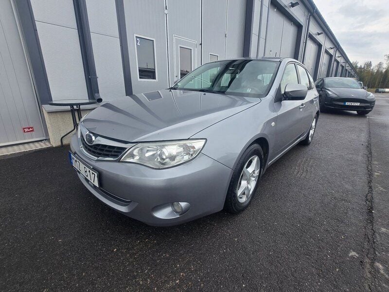 Silver Begagnad 2007 Subaru Impreza Halvkombi | 34 900 kr (Marknadspris) - Bild 1/4