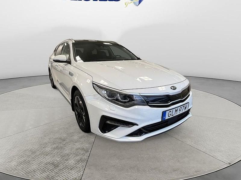 Vit Begagnad 2019 Kia Optima Sport Kombi | 172 900 kr (Marknadspris) - Bild 1/4