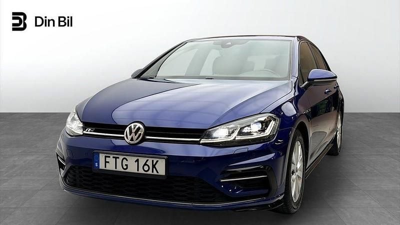 Mörkblå Begagnad 2019 VW Golf VII R-line Kombi | 159 000 kr (Bra pris) - Bild 1/4