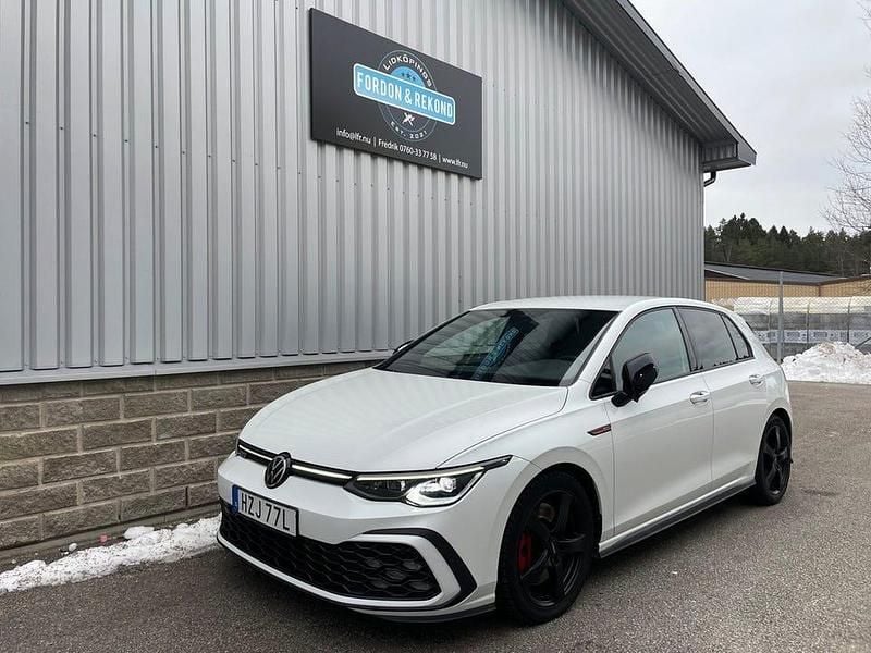 Vitmetallic Begagnad 2021 VW Golf VIII GTI | 259 900 kr (Lite dyr) - Bild 1/4