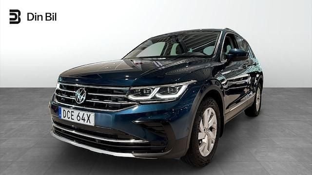 Blå (nightshade blue metallic) Begagnad 2021 VW Tiguan Elegance SUV | 359 900 kr (Lite dyr) - Bild 1/4