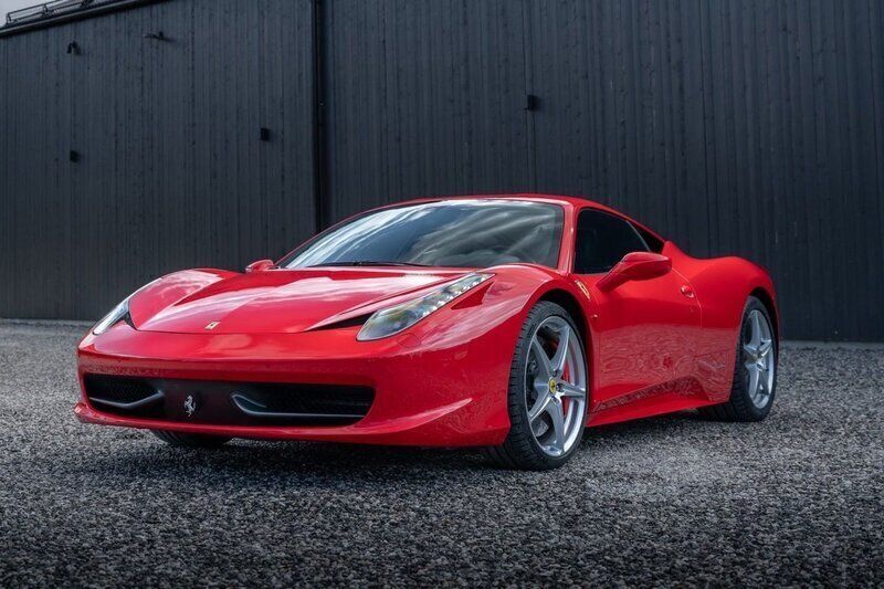 Röd Begagnad 2011 Ferrari 458 Sportkupé | 1 845 000 kr - Bild 1/4