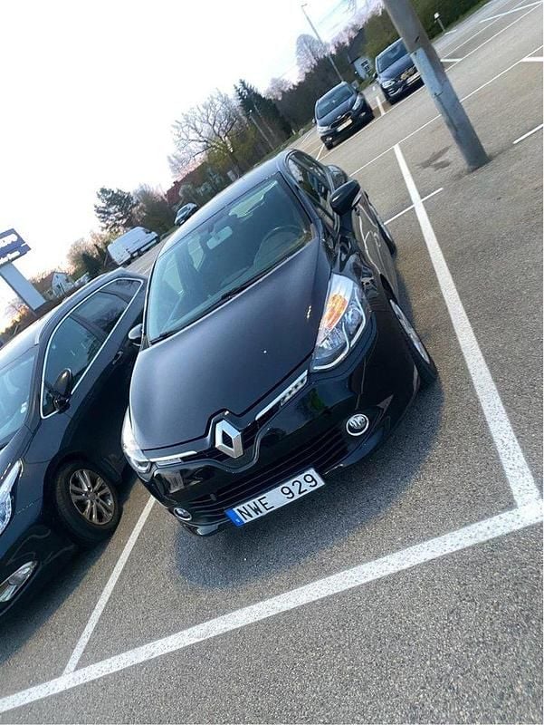 Svart Begagnad 2013 Renault Clio IV Halvkombi | 50 000 kr (Marknadspris) - Bild 1/4