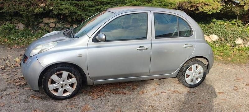 Begagnad Nissan Micra 80 HK (58 kW) 2004 Silver Halvkombi