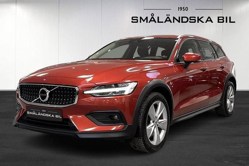 Röd Begagnad 2020 Volvo V60 CC Momentum Kombi | 299 000 kr (Marknadspris) - Bild 1/4
