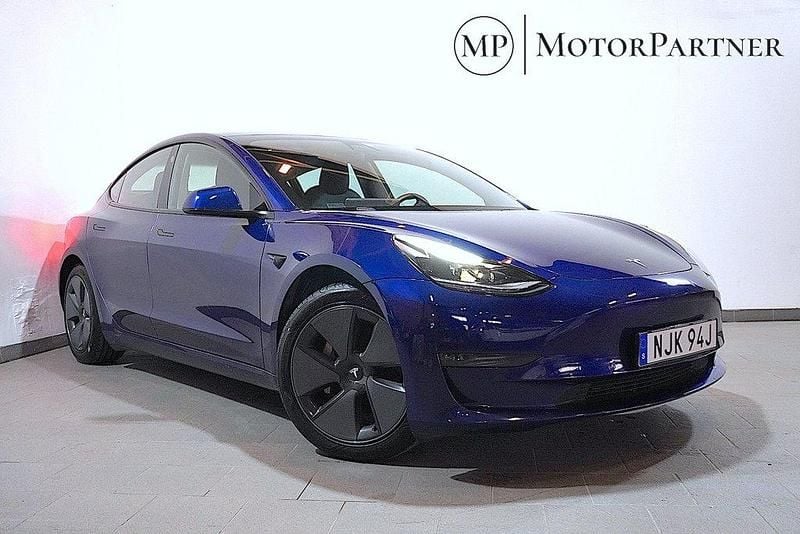 Blå Begagnad 2021 Tesla Model 3 Long Range AWD Sedan | 199 900 kr (Bra pris) - Bild 1/4