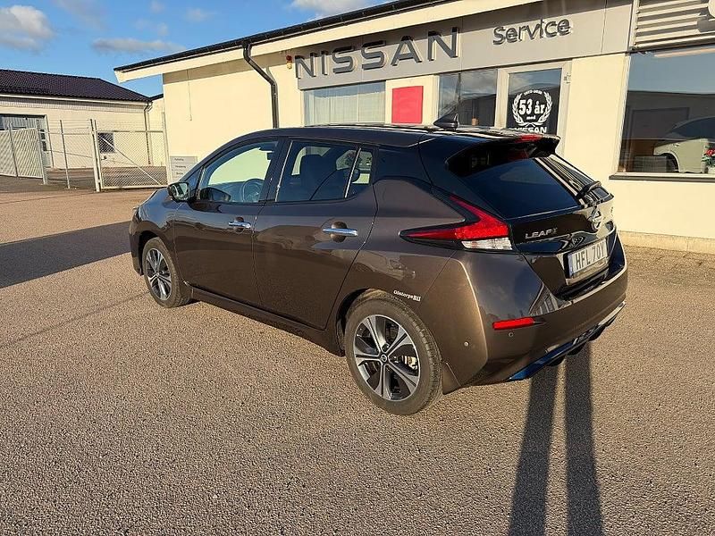 Begagnad Nissan Leaf Tekna 160 kW (218 HK) 2021 Brun Halvkombi