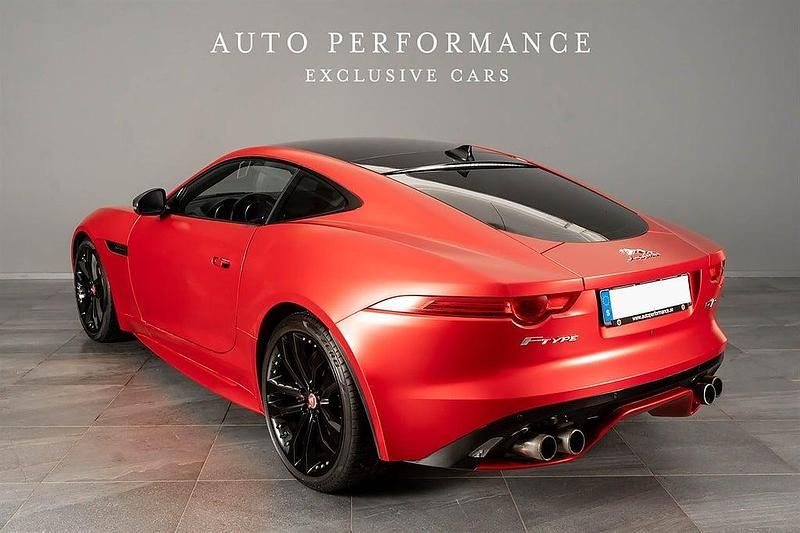 Begagnad Jaguar F-Type R 551 HK (405 kW) 2016 Vit Sportkupé