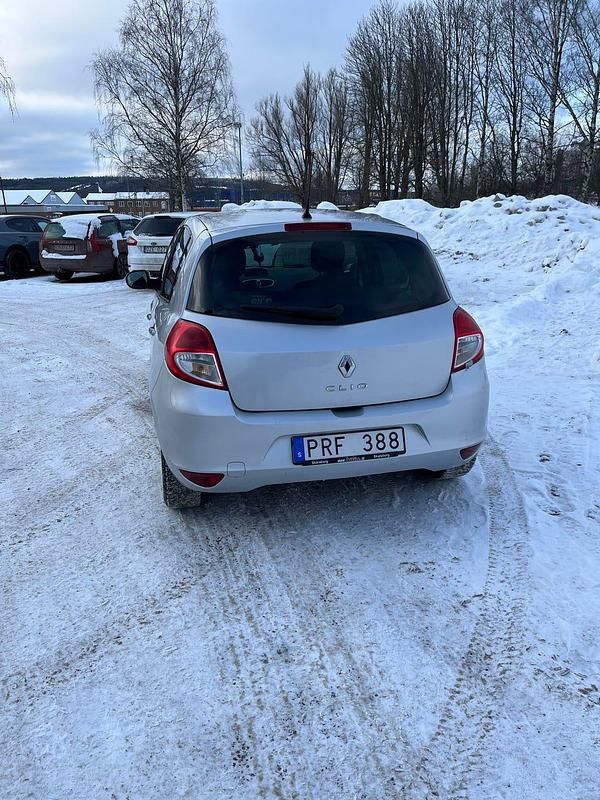 Begagnad Renault Clio R.S. 75 HK (55 kW) 2010 Halvkombi