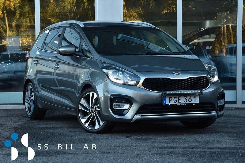 Grå Begagnad 2017 Kia Carens Minibuss | 149 900 kr (Lite dyr) - Bild 1/4