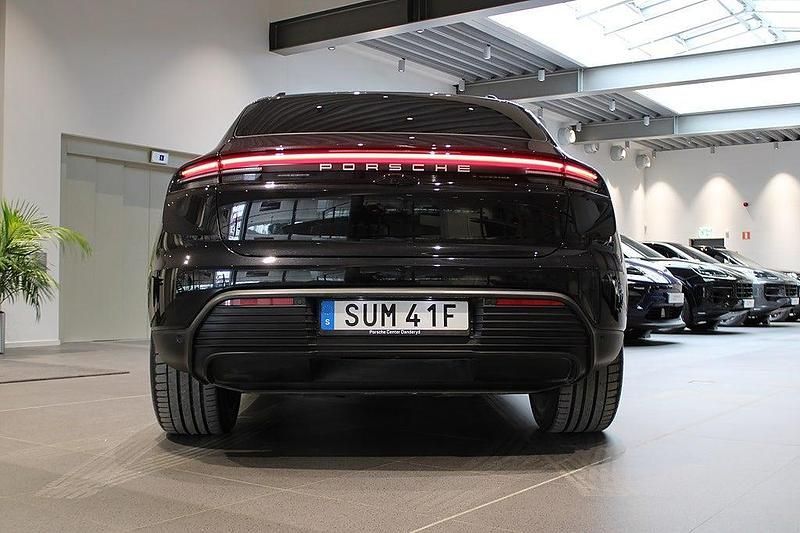 Begagnad Porsche Macan 330 kW (449 HK) 2025 Svart SUV