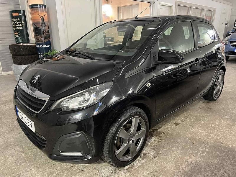 Svart Begagnad 2014 Peugeot 108 Halvkombi | 59 900 kr (Dyr) - Bild 1/4