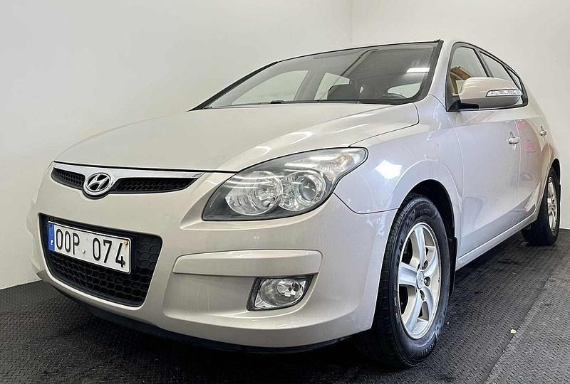 Mörkgrå Begagnad 2009 Hyundai i30 Halvkombi | 59 900 kr (Marknadspris) - Bild 1/4