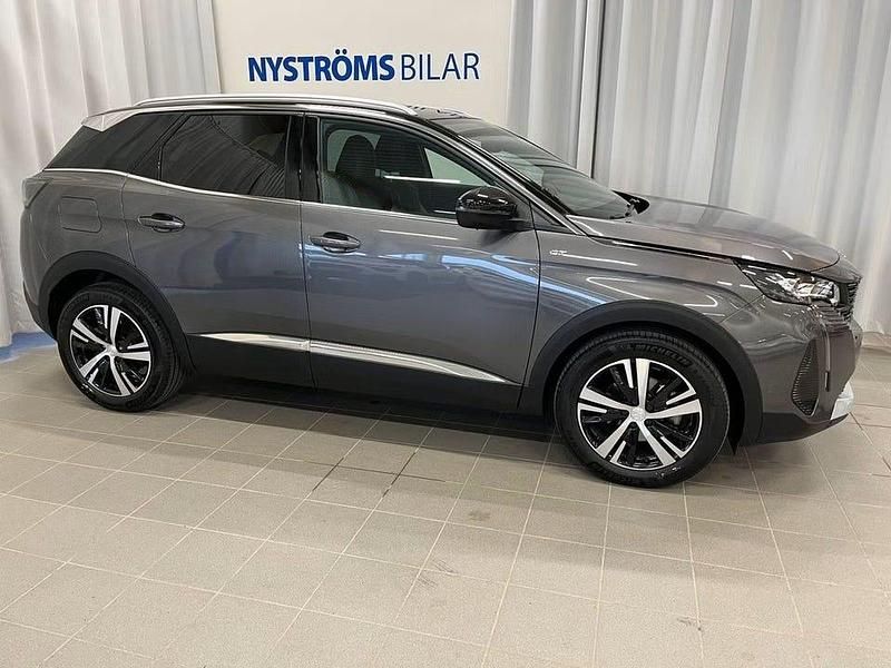 Gråmetallic Begagnad 2024 Peugeot 3008 GT SUV | 255 900 kr (Marknadspris) - Bild 1/4