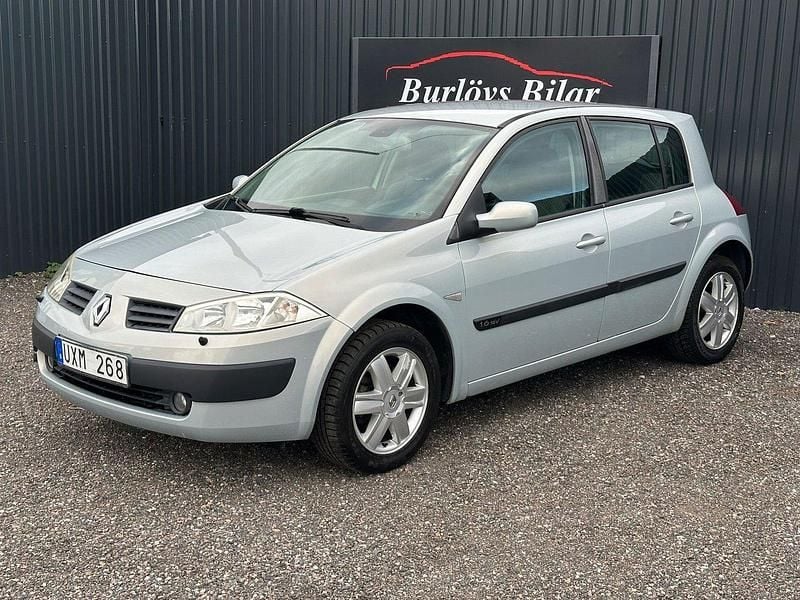 Ljusgrå (grå) Begagnad 2004 Renault Mégane II Halvkombi | 23 800 kr (Marknadspris) - Bild 1/4