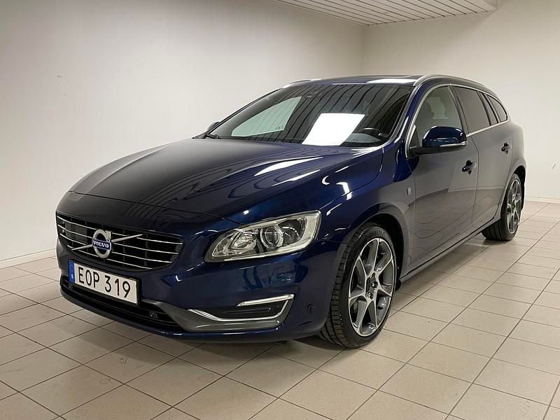 Blå Begagnad 2015 Volvo V60 Business Edition Kombi | 169 000 kr - Bild 1/4