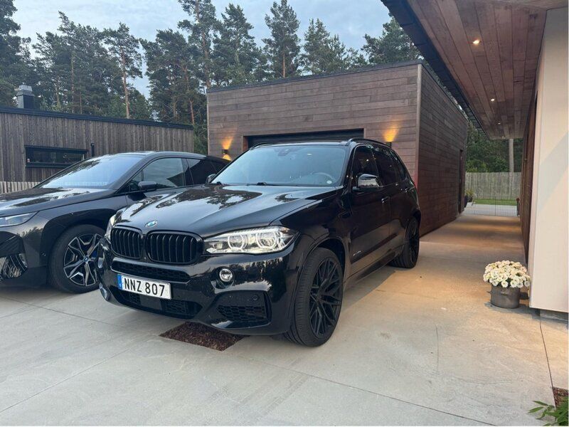Svart Begagnad 2017 BMW X5 M Sport SUV | 370 000 kr (Lite dyr) - Bild 1/4