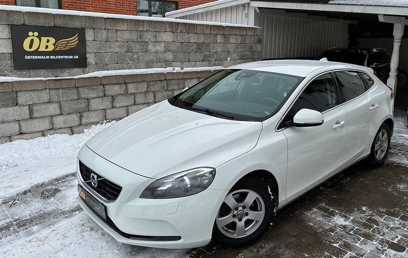 Begagnad Volvo V40 Momentum 116 HK (85 kW) 2015 Vit