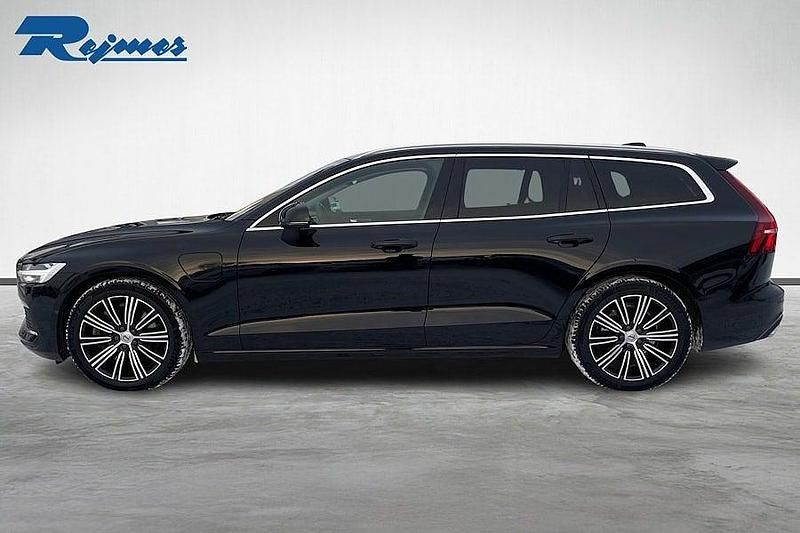 Begagnad Volvo V60 Inscription 253 HK (186 kW) 2021 Svart Kombi