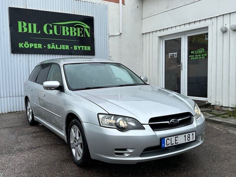 Silver Begagnad 2004 Subaru Legacy Kombi | 29 999 kr (Bra pris) - Bild 1/4