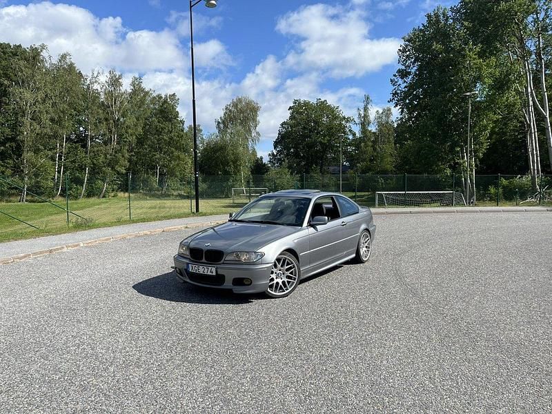 Silver Begagnad 2004 BMW 330 M Sport Sportkupé | 100 000 kr (Marknadspris) - Bild 1/3