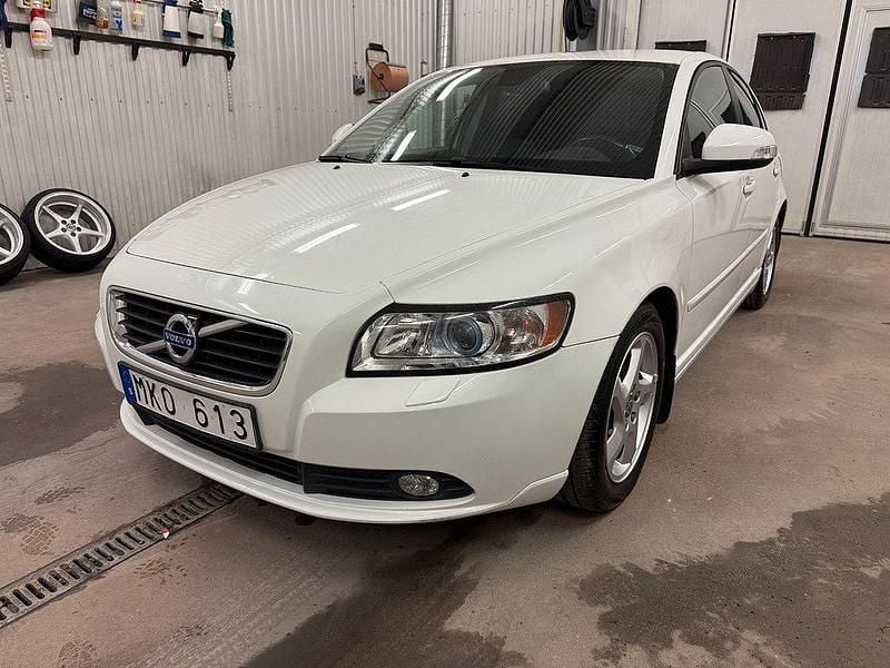 Vit Begagnad 2012 Volvo S40 Momentum Sedan | 69 500 kr (Lite dyr) - Bild 1/4