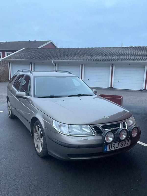 Begagnad 2004 Saab 9-5 Kombi | 4 700 kr (Marknadspris) - Bild 1/3