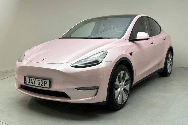 Grå Begagnad 2024 Tesla Model Y SUV | 409 000 kr (Superpris) - Bild 1/4