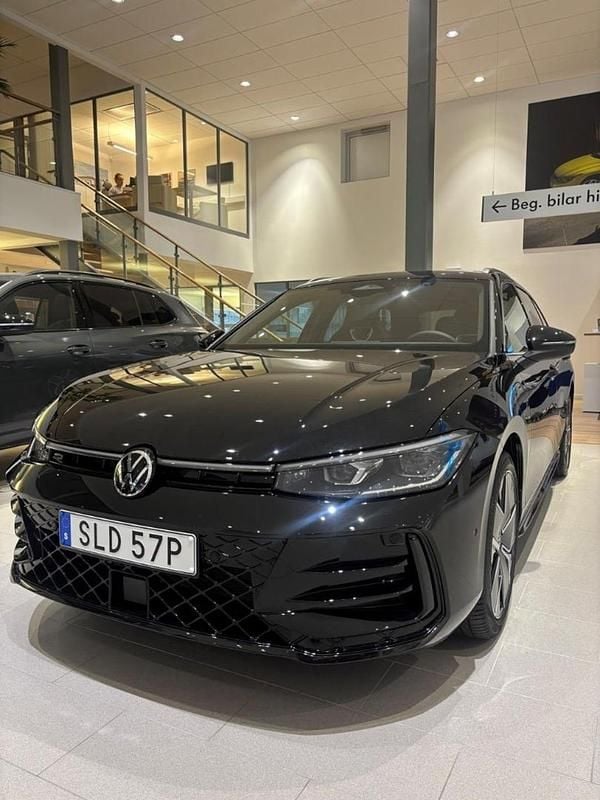 Ny 2026 VW Passat R-line | 561 700 kr (Bra pris) - Bild 1/4