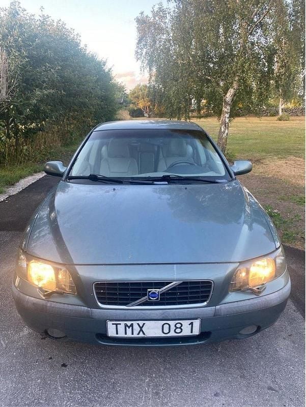 Grön Begagnad 2002 Volvo S60 Business Edition Sedan | 15 000 kr (Superpris) - Bild 1/4