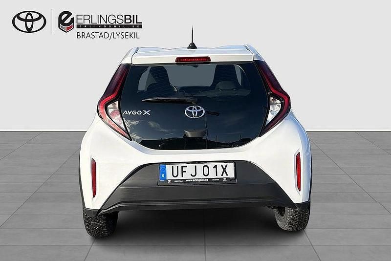 Begagnad Toyota Aygo X Play 72 HK (52 kW) 2023 Vit SUV