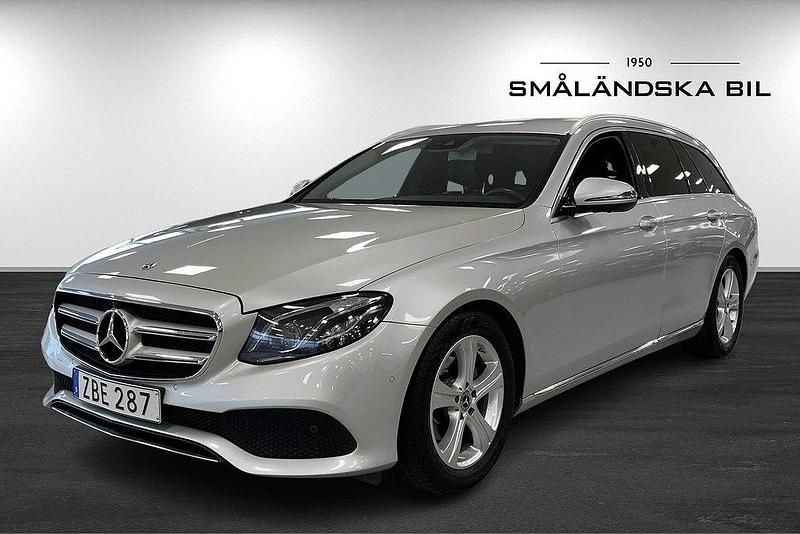 Silver Begagnad 2017 Mercedes E220 Avantgarde Kombi | 269 000 kr (Marknadspris) - Bild 1/4