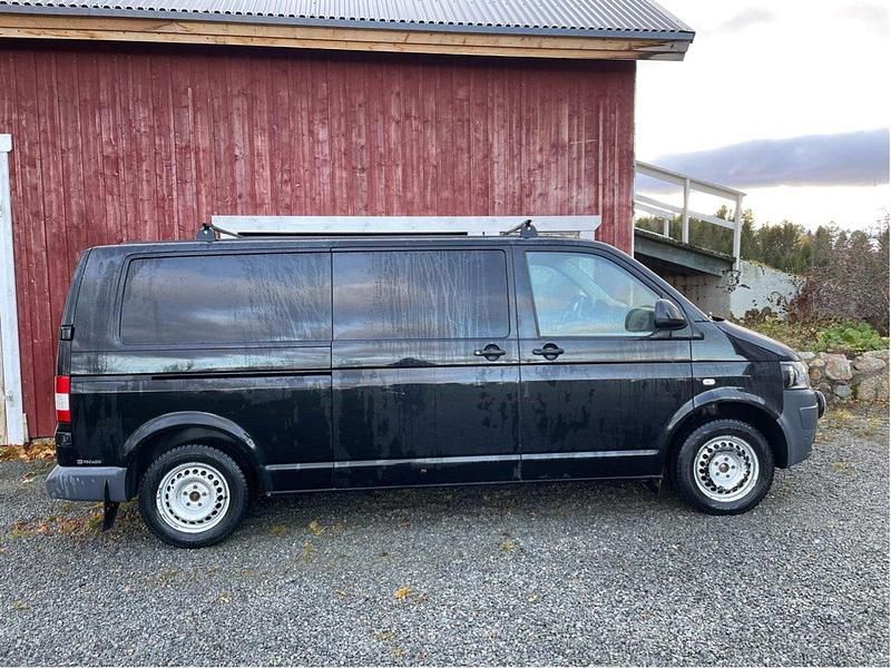 Svart Begagnad 2011 VW T5 Van | 109 000 kr (Marknadspris) - Bild 1/4