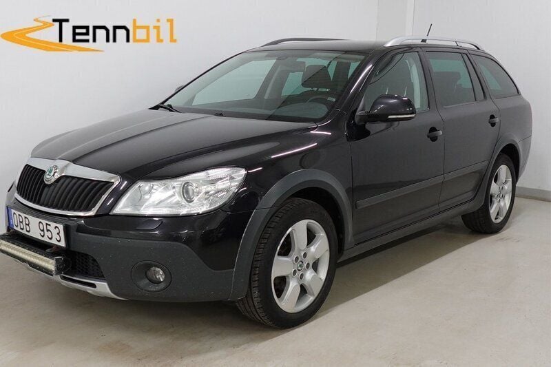 Svart Begagnad 2013 Skoda Octavia Scout Kombi | 59 900 kr (Marknadspris) - Bild 1/4
