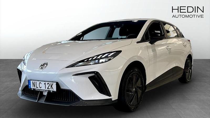 Vit (white) Begagnad 2023 MG MG4 EV Halvkombi | 254 900 kr - Bild 1/4
