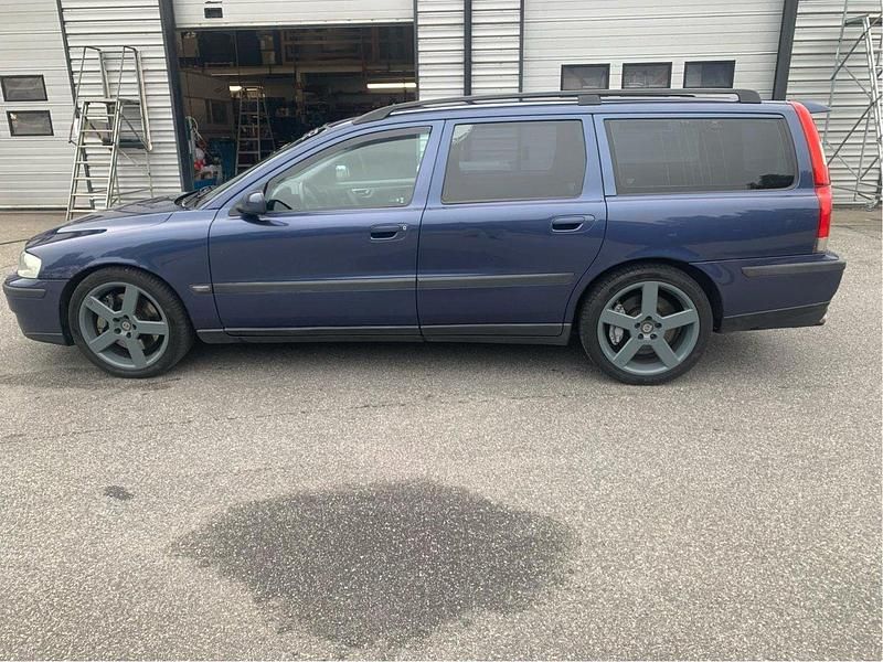 Blå Begagnad 2004 Volvo V70 Kombi | 100 000 kr - Bild 1/4