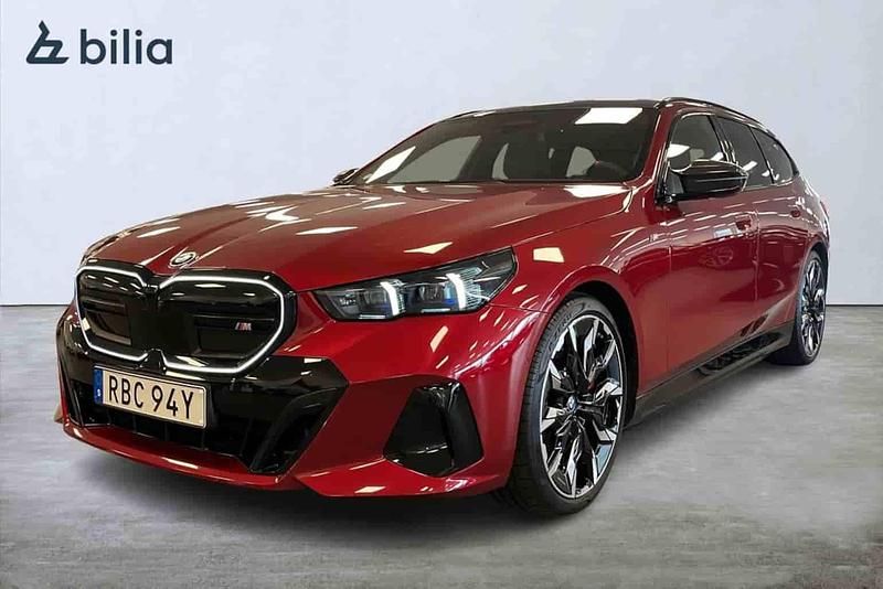 Röd Begagnad 2024 BMW i5 M Sport Sedan | 899 000 kr - Bild 1/1