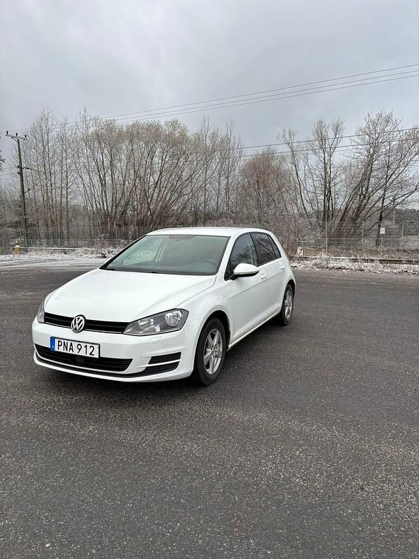 Begagnad 2015 VW Golf VII Halvkombi | 78 000 kr (Marknadspris) - Bild 1/4