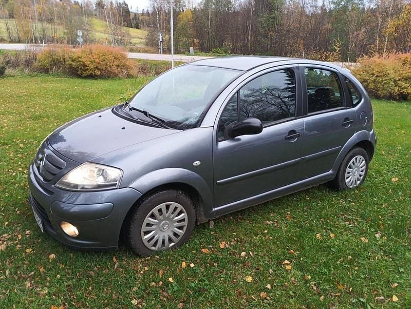 Grå Begagnad 2010 Citroën C3 Halvkombi | 26 900 kr (Superpris) - Bild 1/4