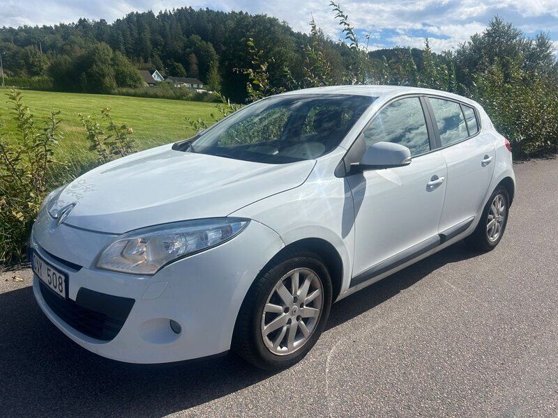 Vit Begagnad 2012 Renault Mégane III Halvkombi | 57 900 kr (Lite dyr) - Bild 1/4
