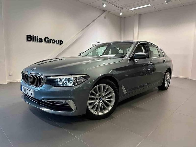 Blå Begagnad 2018 BMW 520 Sedan | 219 000 kr (Marknadspris) - Bild 1/1