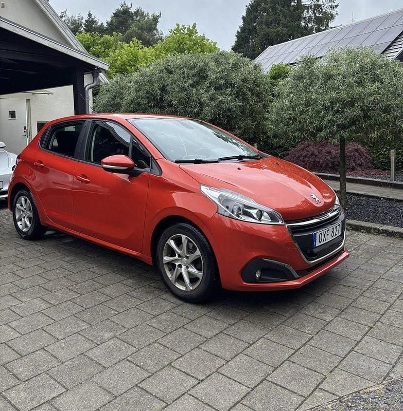 Begagnad 2015 Peugeot 208 Halvkombi | 79 000 kr (Lite dyr) - Bild 1/4