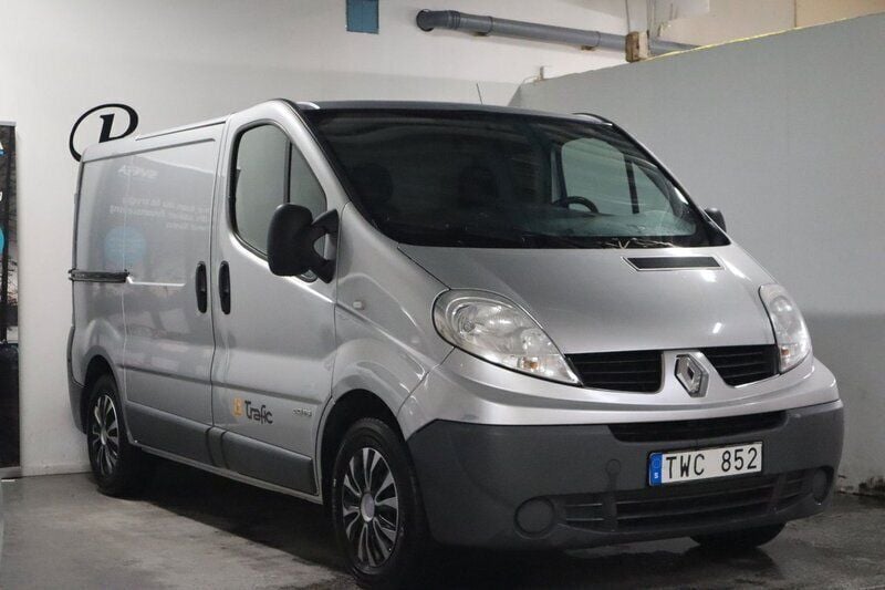 Silver Begagnad 2013 Renault Trafic Minibuss | 64 900 kr (Marknadspris) - Bild 1/4